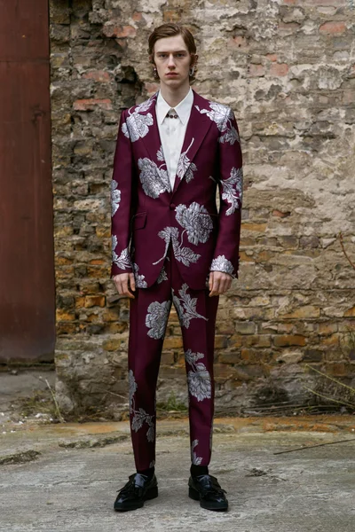 Look 8